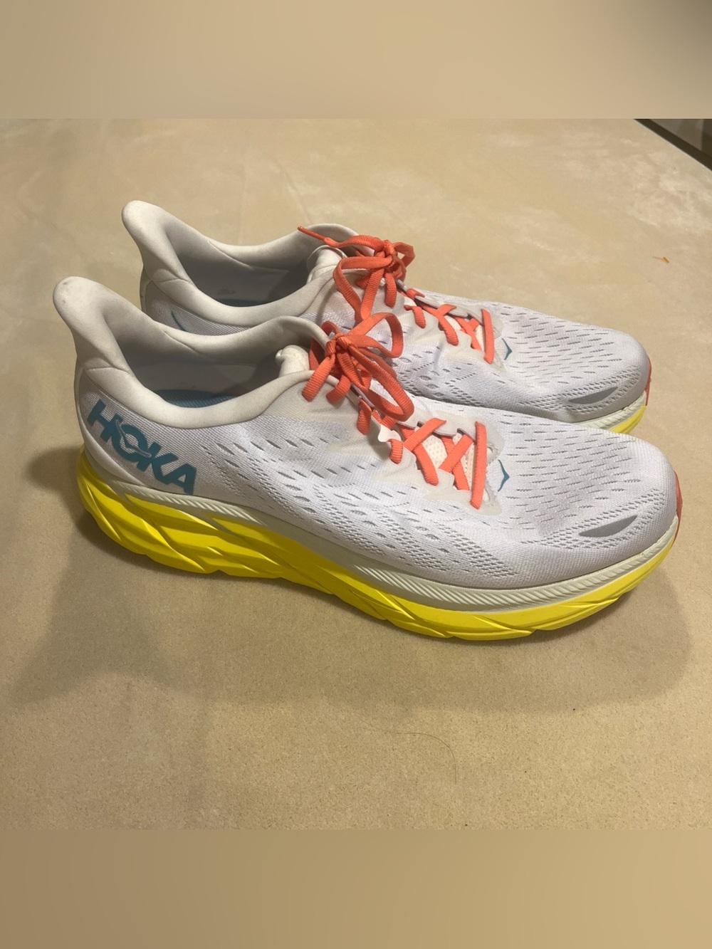 HOKA Mens Clifton 8 White Running Shoes Size 12 -2E Wide